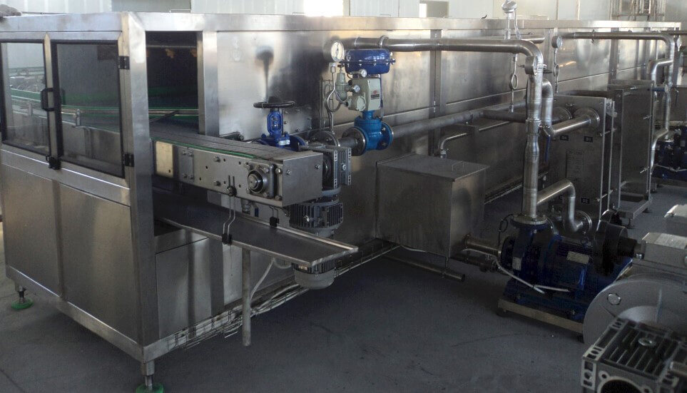 Spray type pasteurizing and cooling tunnel
