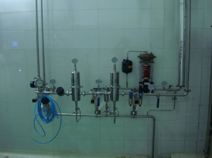 Sterile compressed air preparation system