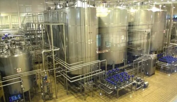 Orange juice with pulp blending tanks Orange juice with pulp blending tanks